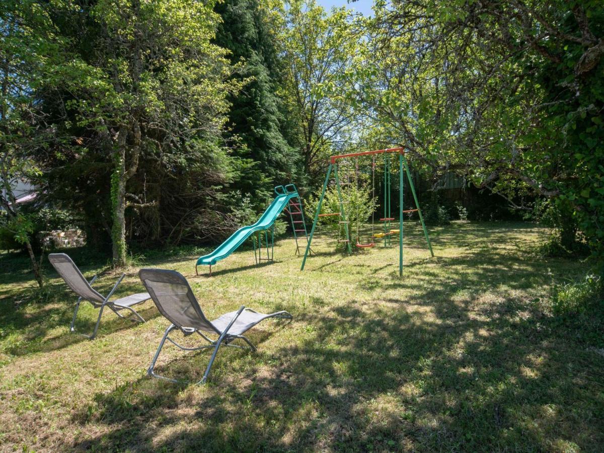Quaint Holiday Home In Payzac With Garden Kültér fotó